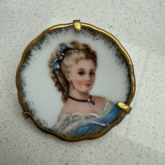 Vintage Limoges Porcelain Hand Painted Brooch and Screwback Earrings Set 1940s - Picture 5 of 15